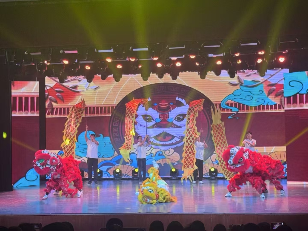江阴市音体美教师专业素养展示暨教育系统“迎新春”活动举行